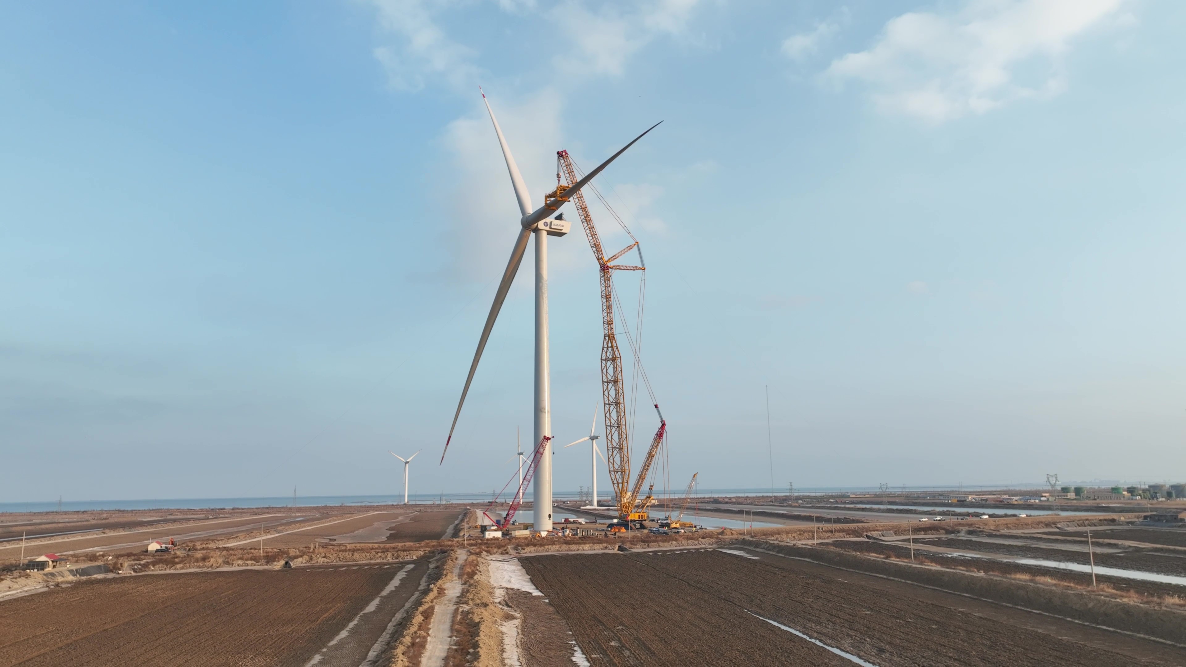 经年打磨现在亮剑！3044am永利集团股份深远海16MW“海鹰”平台吊装乐成
